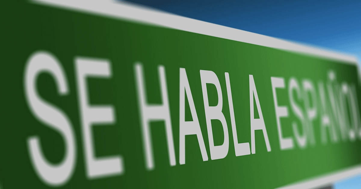 A sign reading "Se habla Espanol."