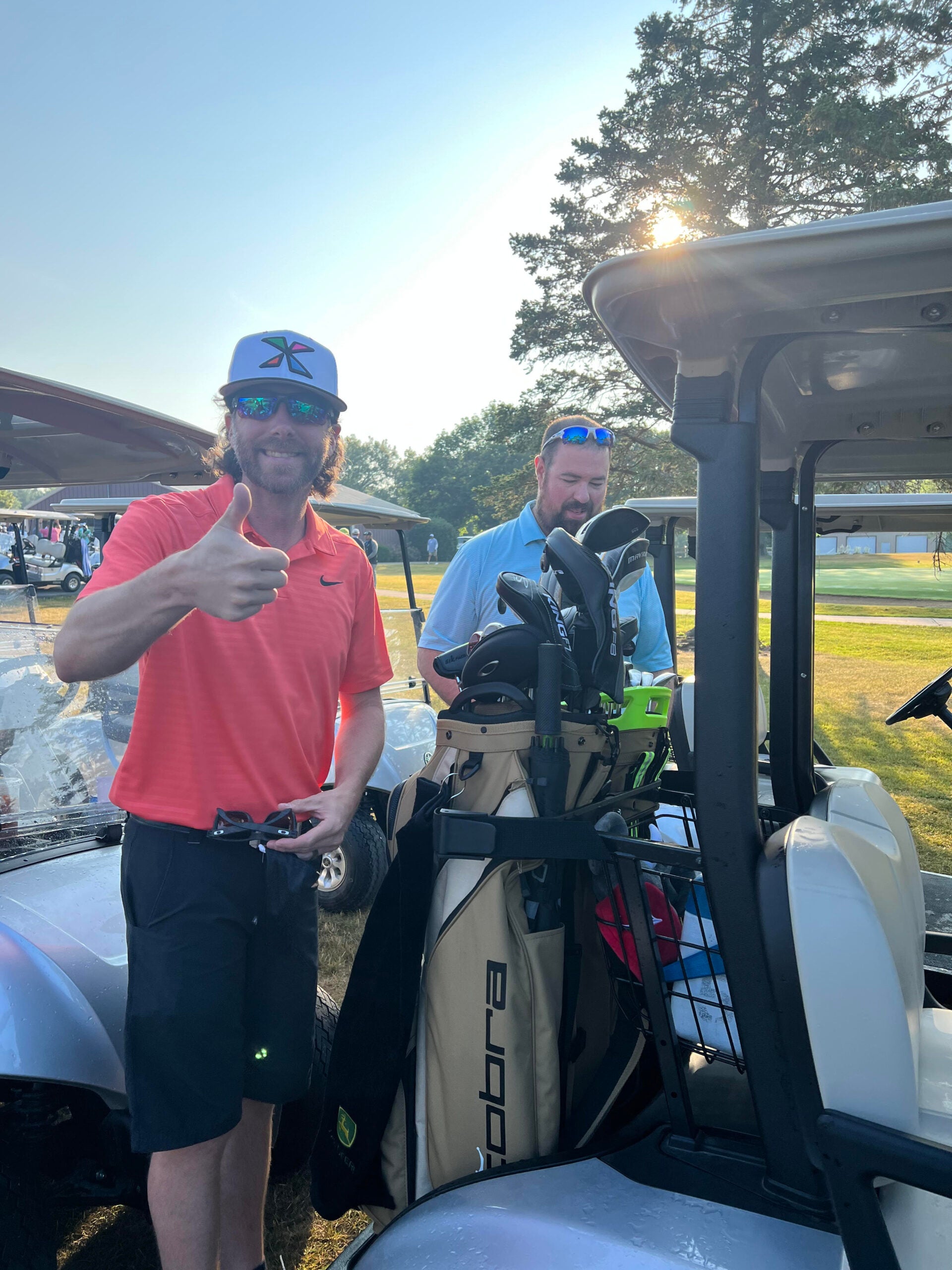 thumbs up on the golf course